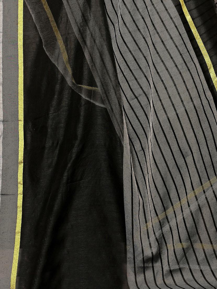 striped printed saree with blouse - 17550768 - Zoom Image - 4