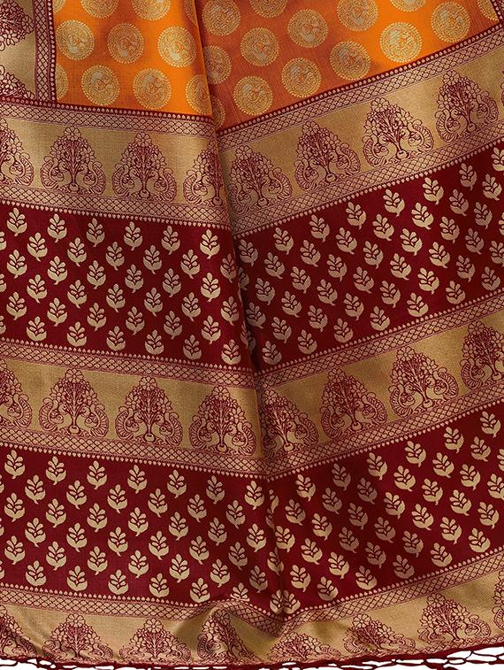 self design printed saree with blouse - 17550948 - Zoom Image - 4