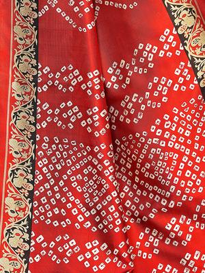 bandhani printed saree with blouse - 17550958 - Standard Image - 4