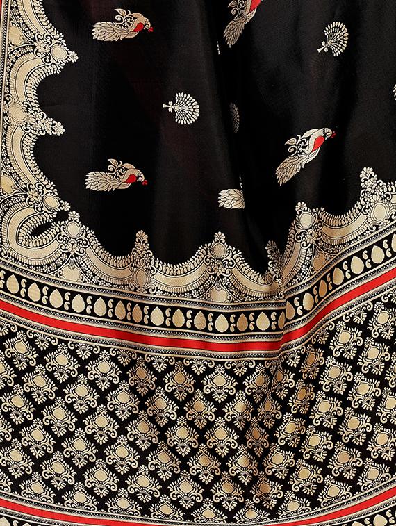 conversational printed saree with blouse - 17550964 - Zoom Image - 4