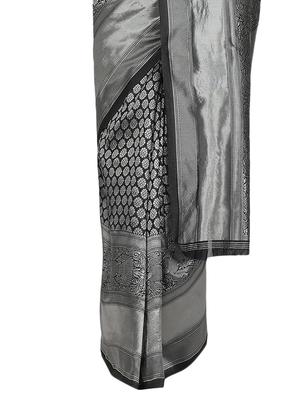 floral banarasi saree with blouse - 17553887 - Standard Image - 3