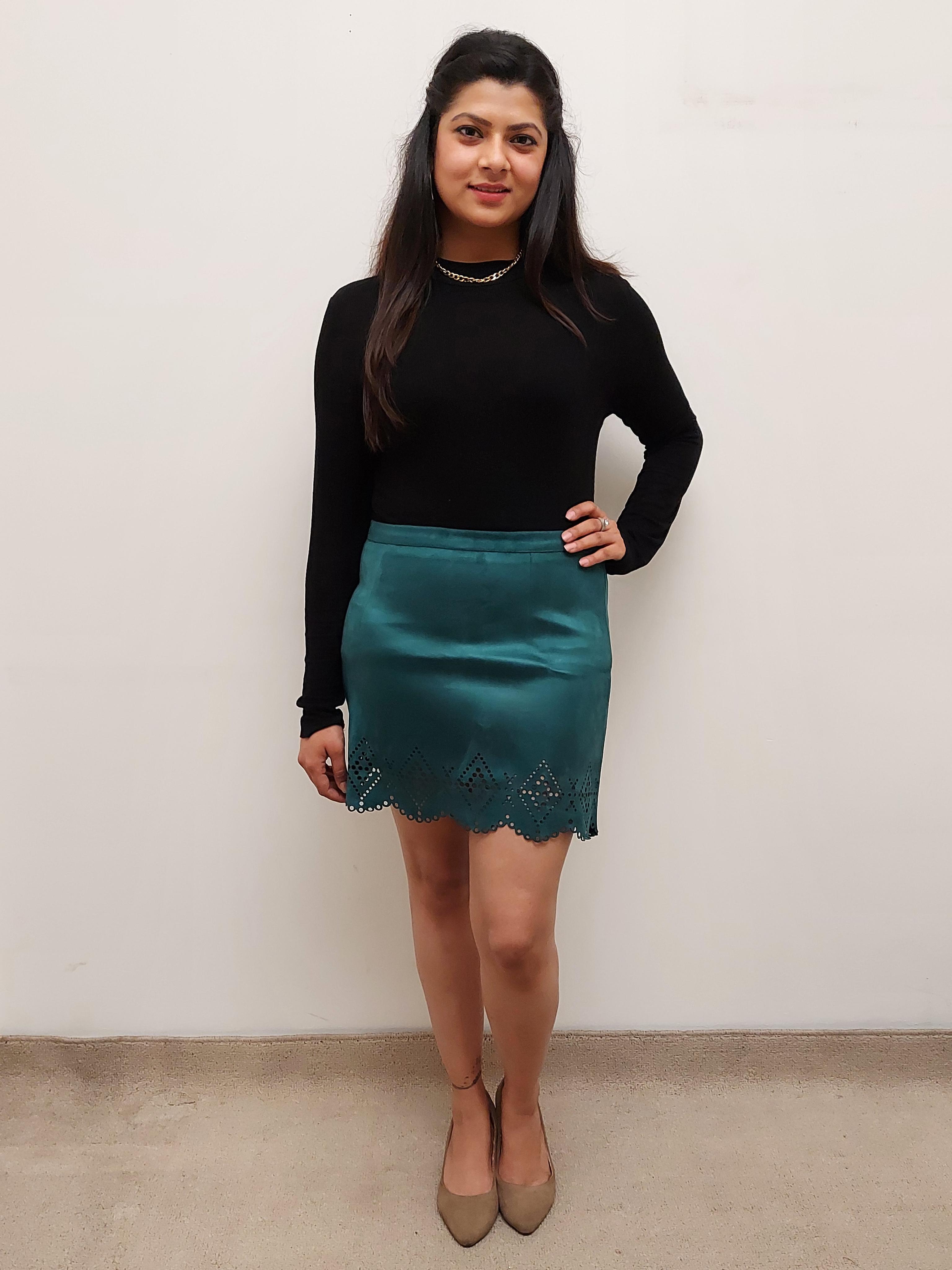 laser cut short skirt - 17557045 - Zoom Image - 1
