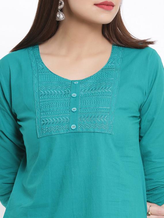 solid straight kurta - 17557522 - Zoom Image - 4
