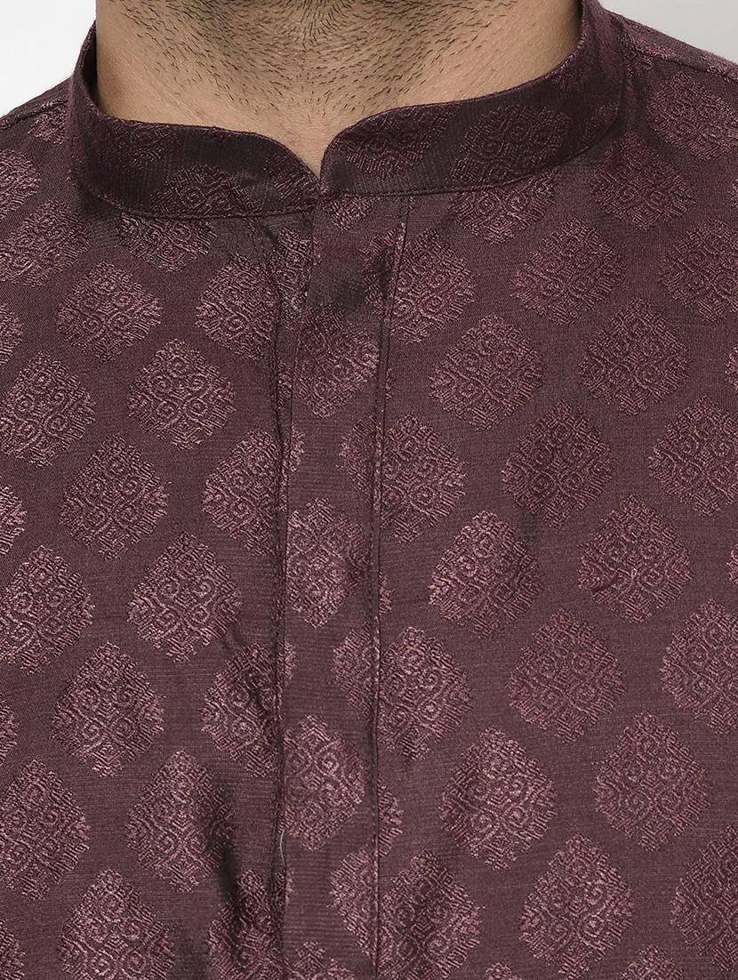 burgundy self design long kurta - 17558490 - Zoom Image - 4