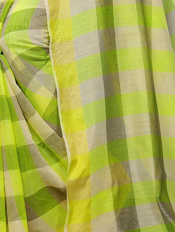 striped printed saree with blouse - 17558538 - Zoom Image - 4
