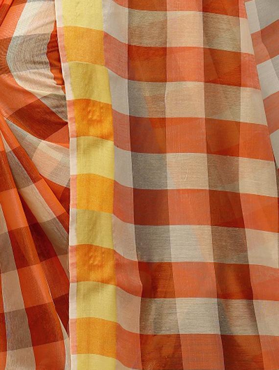 checkered printed saree with blouse - 17558543 - Zoom Image - 4