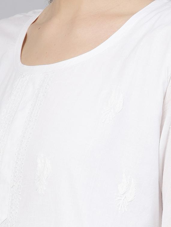 chikankari straight kurta - 17559098 - Zoom Image - 4