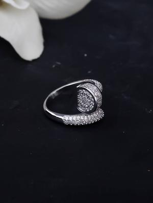 silver metal finger ring - 17565166 - Standard Image - 3
