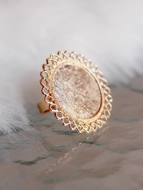 gold metal finger ring - 17565200 - Standard Image - 1