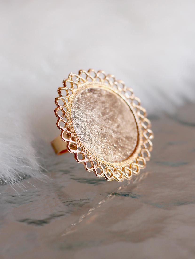 gold metal finger ring - 17565200 - Zoom Image - 1