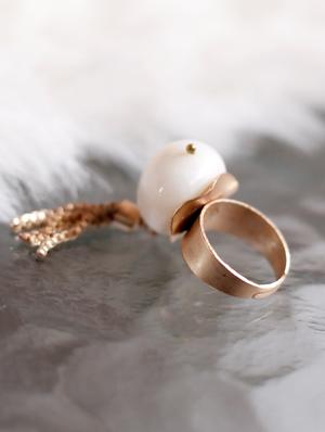 white metal finger ring - 17565204 - Standard Image - 2