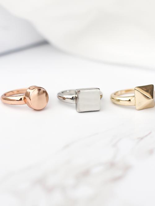 gold metal finger ring - 17565212 - Standard Image - 1