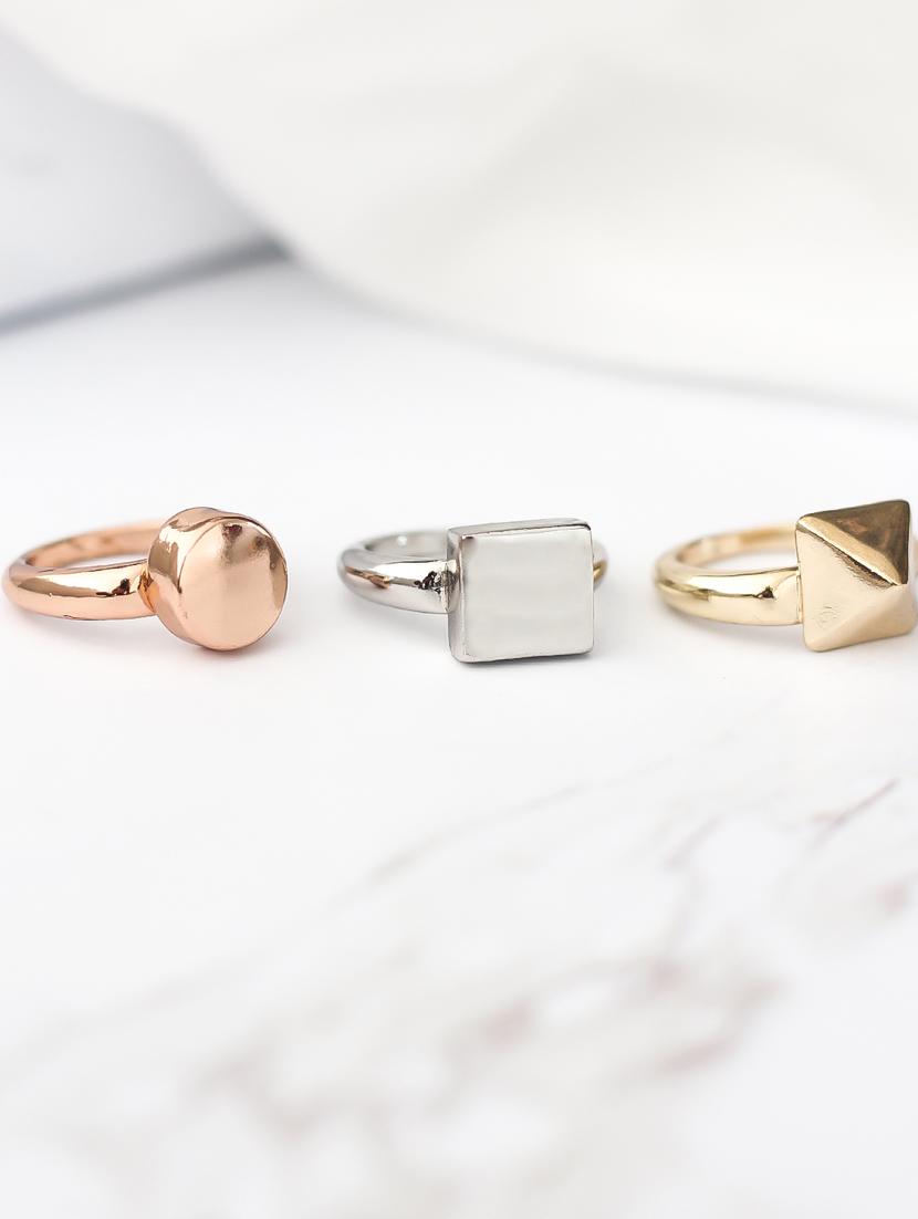 gold metal finger ring - 17565212 - Zoom Image - 1
