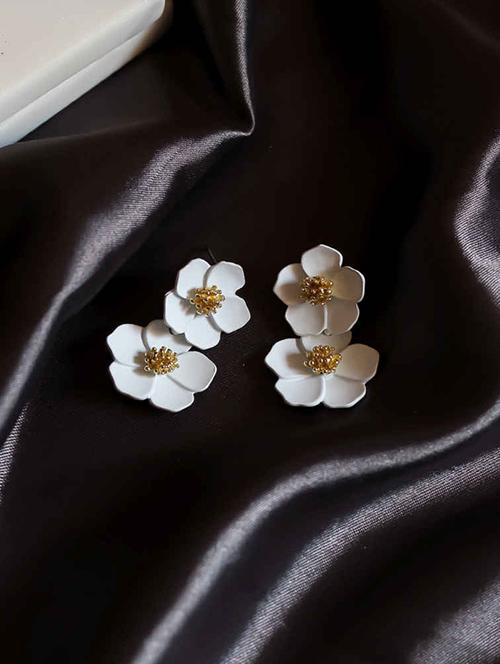 white metal other earring - 17565214 - Standard Image - 1