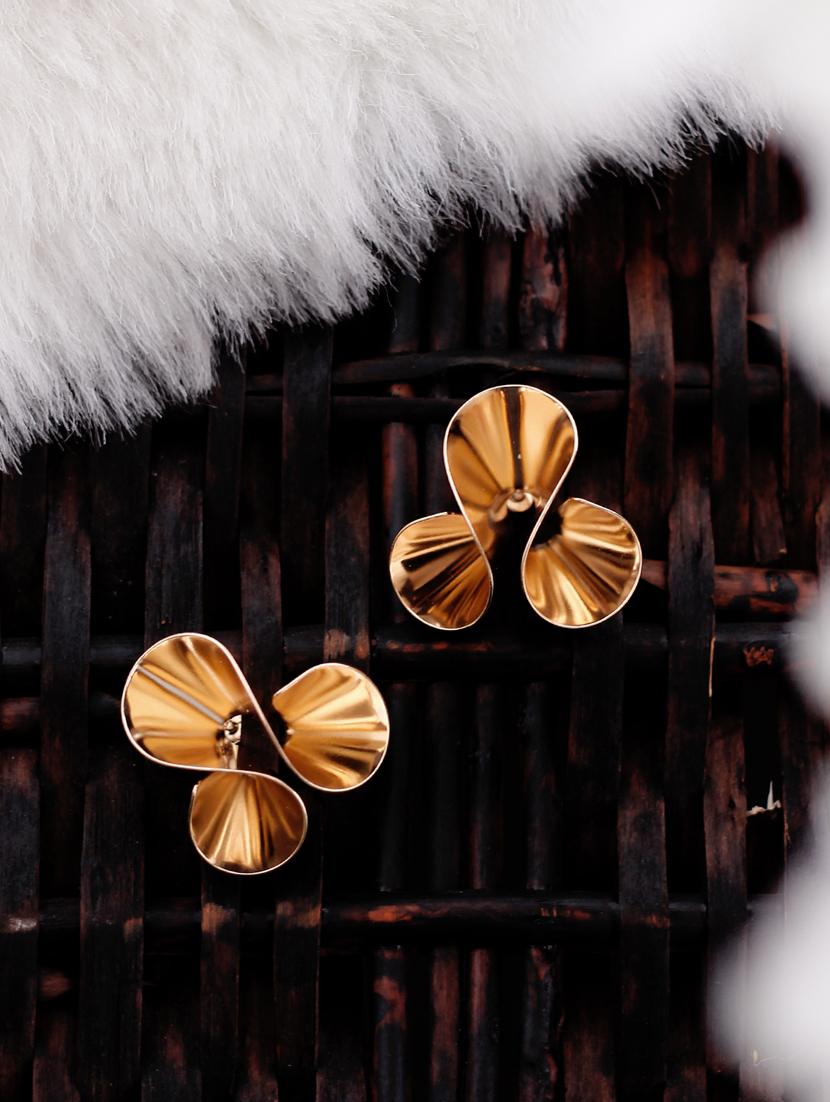 gold metal studs earring - 17565224 - Zoom Image - 1