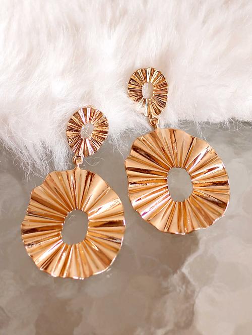 gold metal drop earring - 17565233 - Very Small Image - 1