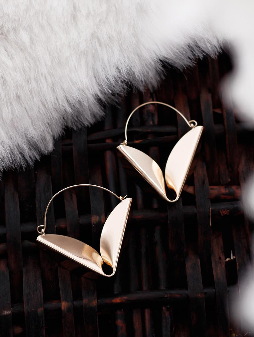 gold metal hoop earring - 17565236 - Zoom Image - 1