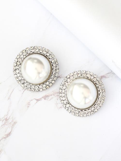 silver metal studs earring - 17565238 - Standard Image - 1