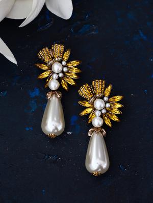 white metal drop earring - 17565256 - Standard Image - 2