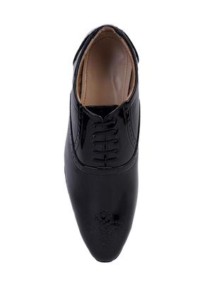 black leatherette laceup derbies - 17565497 - Standard Image - 4