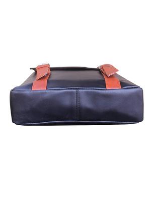 black leatherette (pu) messenger messengerbag - 17569041 - Standard Image - 4