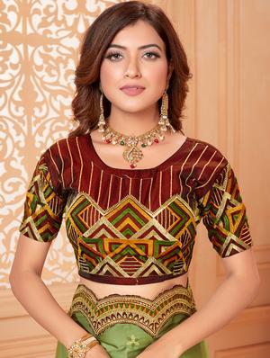 solid bordered saree with blouse - 17572979 - Standard Image - 3