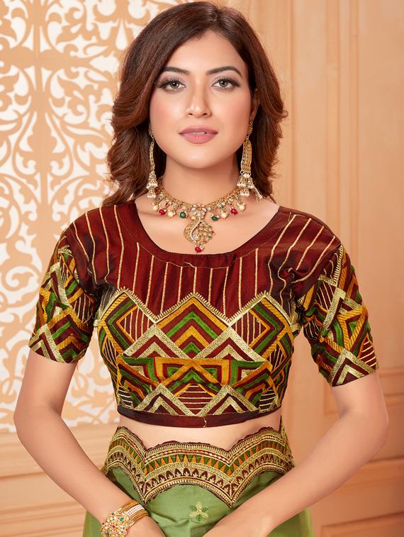 solid bordered saree with blouse - 17572979 - Zoom Image - 3