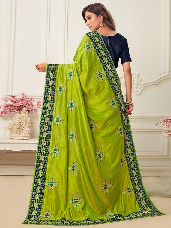 solid bordered saree with blouse - 17572993 - Zoom Image - 2