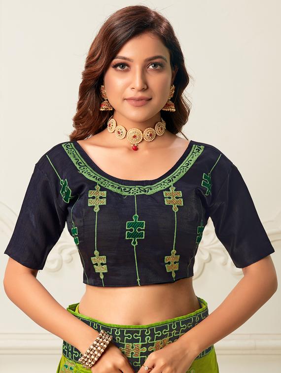 solid bordered saree with blouse - 17572993 - Zoom Image - 3