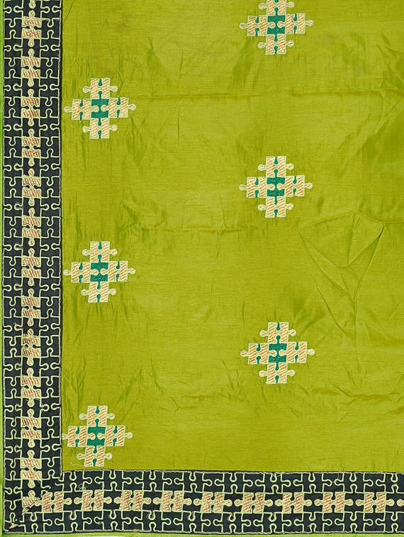 solid bordered saree with blouse - 17572993 - Zoom Image - 4