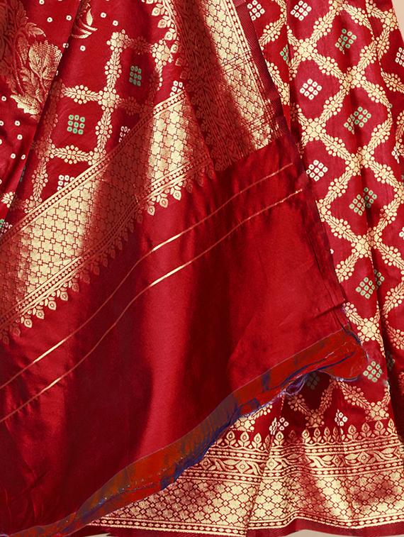 jacquard banarasi saree with blouse - 17573674 - Zoom Image - 3
