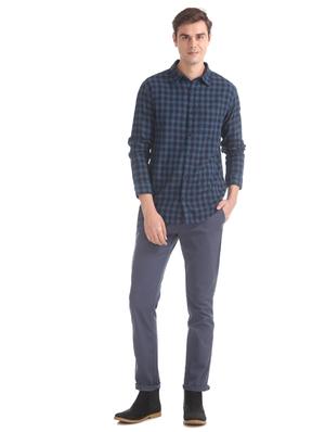 navy blue solid chinos - 17574501 - Standard Image - 4