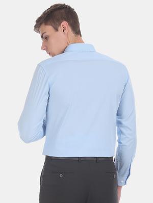 blue solid formal shirt - 17575787 - Standard Image - 4