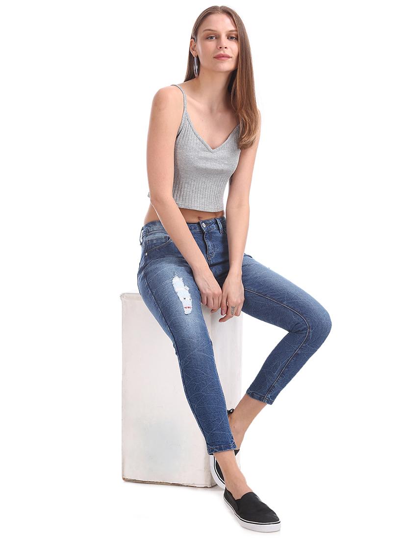 mid rise distressed jeans - 17580396 - Zoom Image - 4