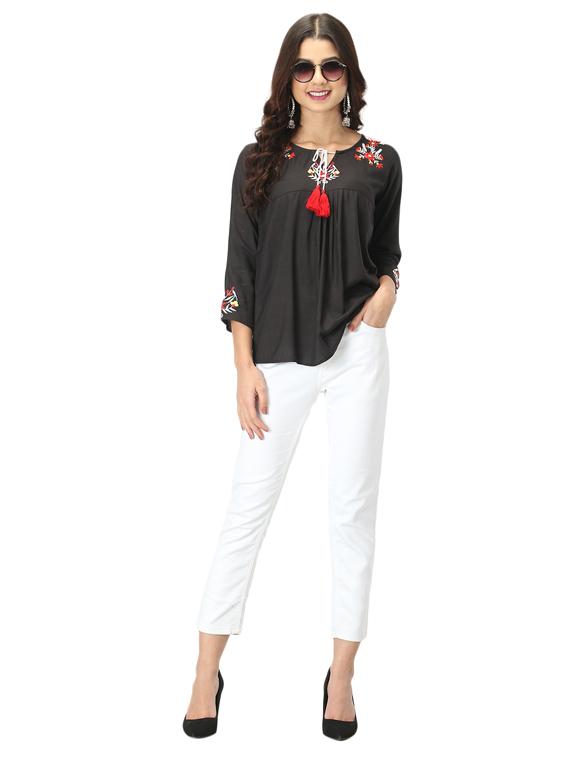 tie up neck embroidered detail top - 17582170 - Zoom Image - 4
