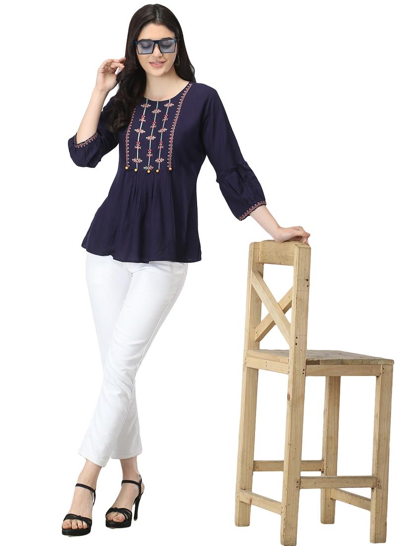 round neck embroidered top - 17582193 - Zoom Image - 4