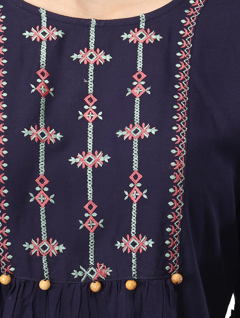 round neck embroidered top - 17582193 - Zoom Image - 5