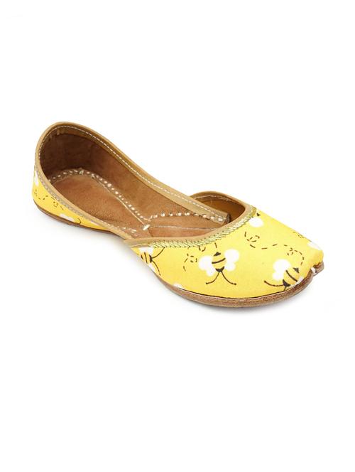 yellow slip on jutis - 17583159 - Standard Image - 1