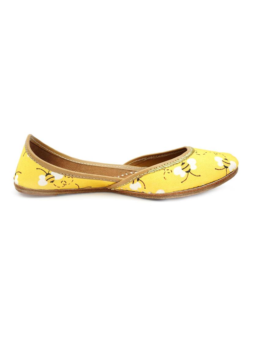 yellow slip on jutis - 17583159 - Zoom Image - 2