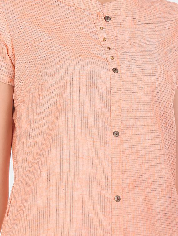 solid straight kurta - 17584639 - Zoom Image - 4