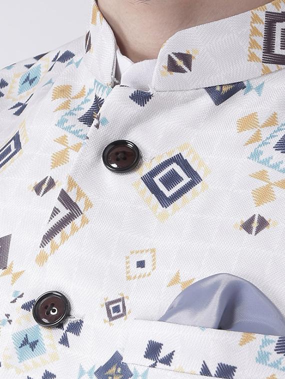white kurta pyjama set with printed nehru jacket - 17585702 - Zoom Image - 4