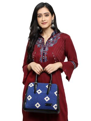 blue leatherette (pu) printed handbag - 17590371 - Standard Image - 6
