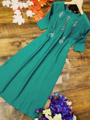 green solid straight kurta - 17595154 - Standard Image - 4