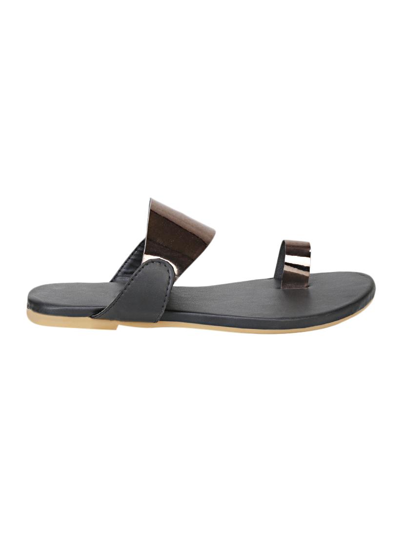 bronze patent leather one toe sandals - 17599225 - Zoom Image - 2