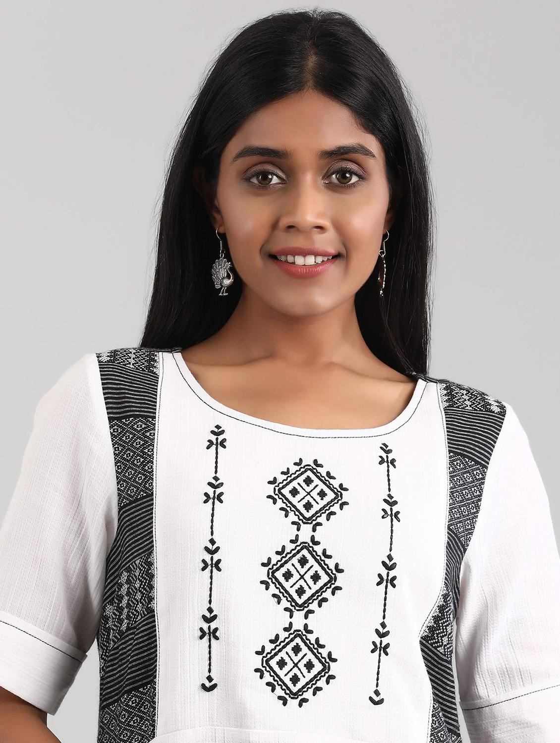 white cotton straight kurta - 17614196 - Zoom Image - 4