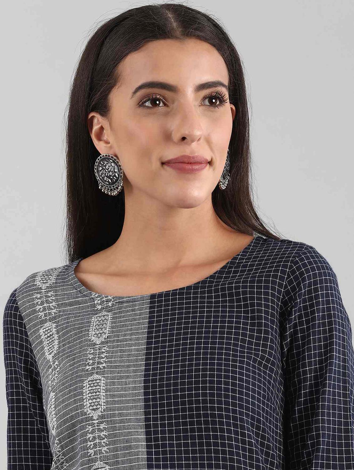 blue cotton straight kurta - 17614281 - Zoom Image - 4