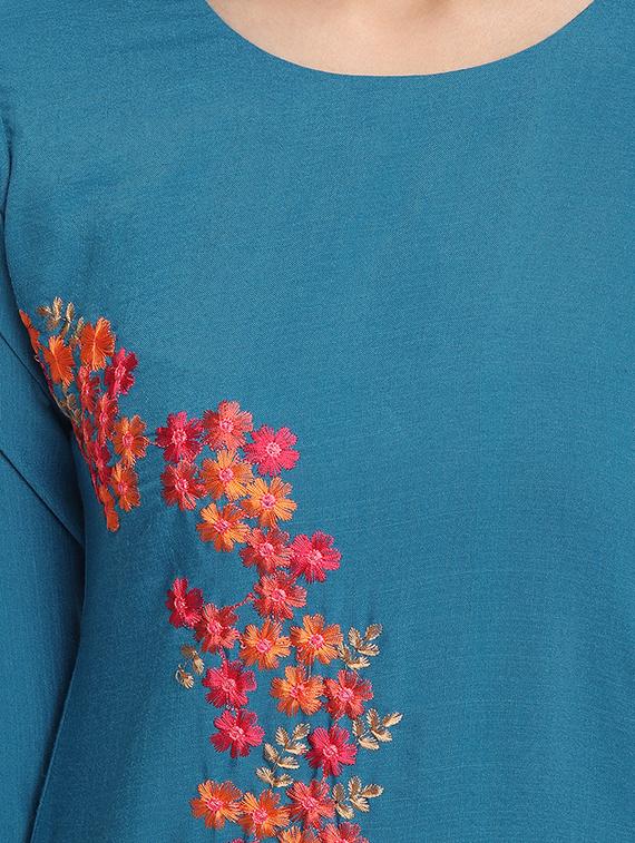 blue cotton blend straight kurta - 17617295 - Zoom Image - 4