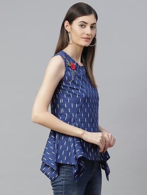 asymmetric hem printed top - 17623318 - Standard Image - 2