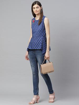 asymmetric hem printed top - 17623318 - Standard Image - 4