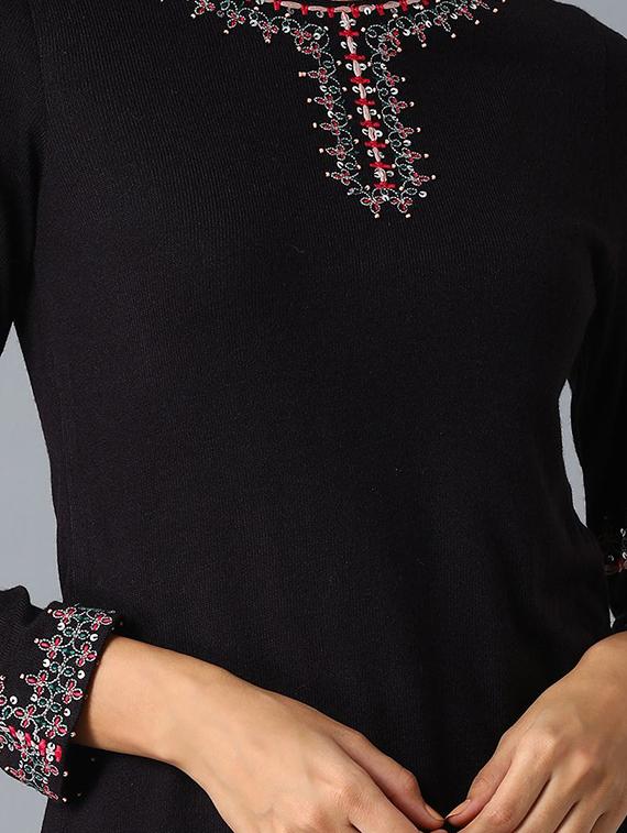 solid straight kurta - 17627379 - Zoom Image - 4